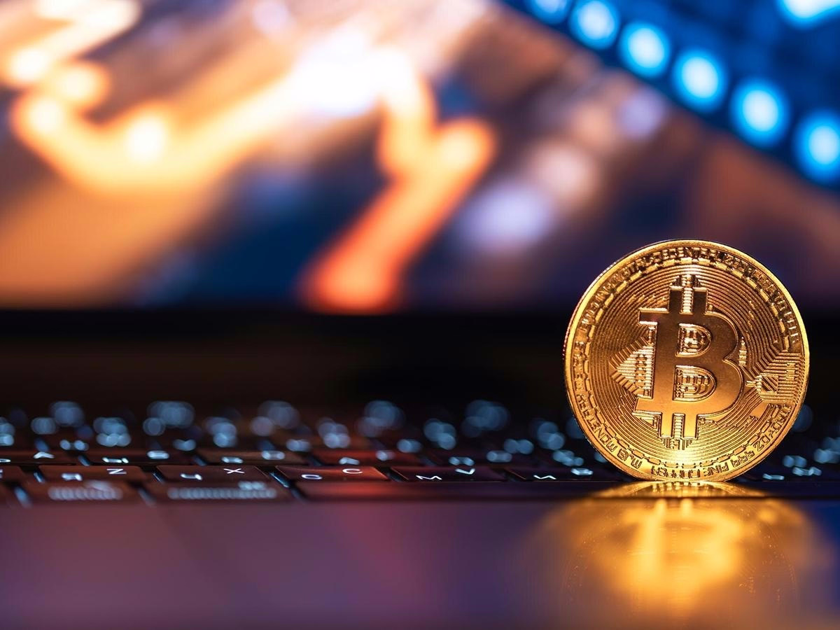 BLOK ETF Rises 52% as Bitcoin Surpasses $123,000; COIN and MSTR Drive Blockchain Gains