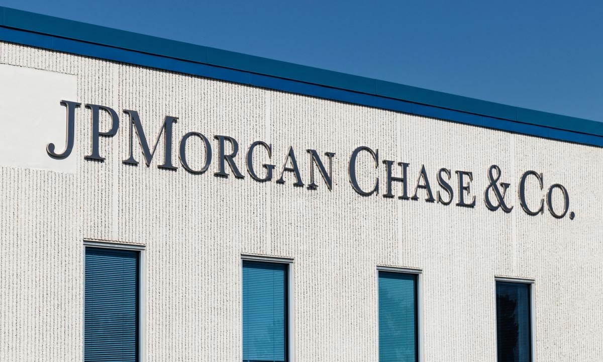 Jamie Dimon Says JPMorgan Chase Will Enter Stablecoin Market Amid Fintech Competition